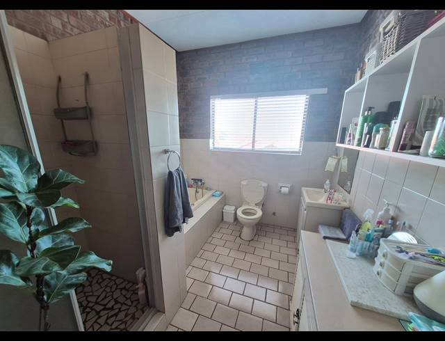 5 BEDROOM HOUSE FOR SALE IN DANA BAY